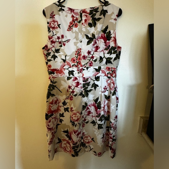 Laura textured floral print dress. - Picture 5 of 5